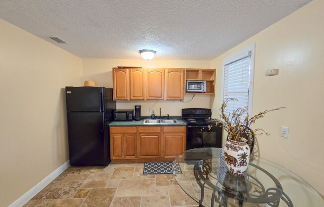 1 bed, 1 bath, $2,000, Unit # #C