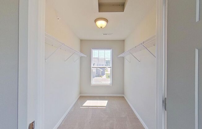 3 beds, 2 baths, $2,085, Unit 58