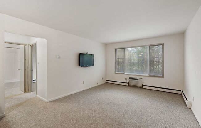 2 beds, 1 bath, 650 sqft, $1,025, Unit 305