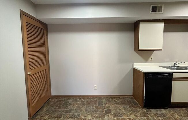 Southwinds Apts. (4740 Virginia St.)