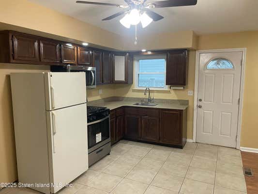 15 EBEY LN