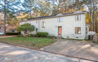 2 bedroom 1.5 bath Duplex Close to the Beach