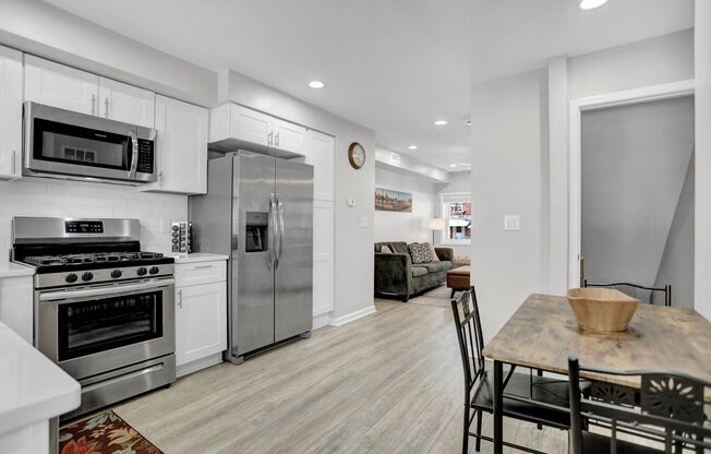 Fully Furnished 2BR/2BA Row Home in Baltimore – Ready for Immediate Move-In!