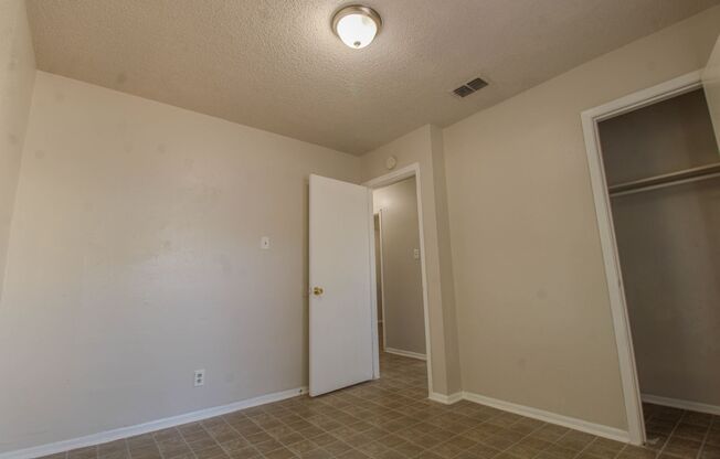 3 beds, 1 bath, $1,395