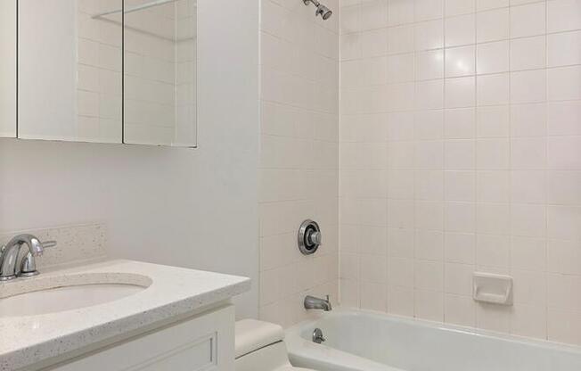 Studio, 1 bath, 484 sqft, $2,950, Unit 6Q