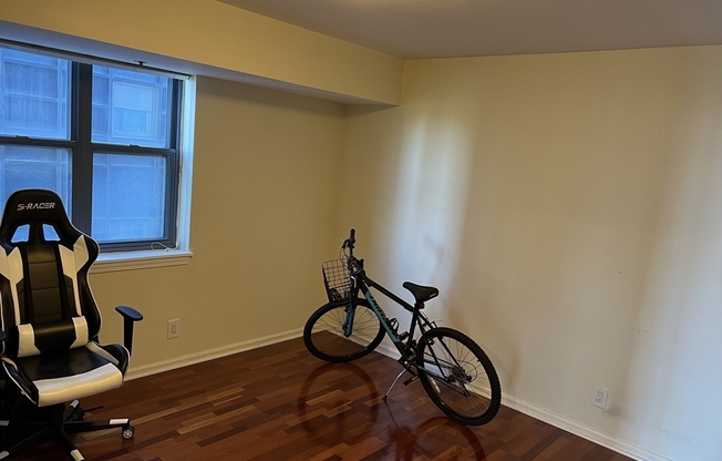 3 beds, 2 baths, 1,430 sqft, $7,400, Unit 1501