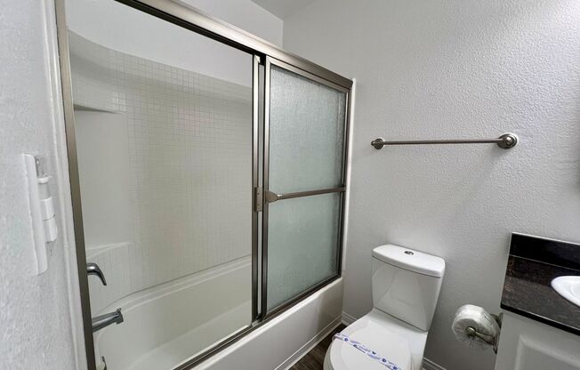 2 beds, 1.5 baths, 900 sqft, $2,765, Unit E11