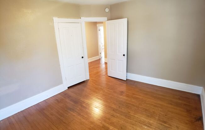 4 beds, 1 bath, $1,600, Unit A West Side-A.Toress