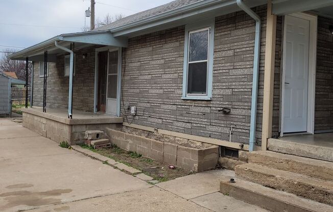 3 Bed 2 Bath Bungalow walking distance to river