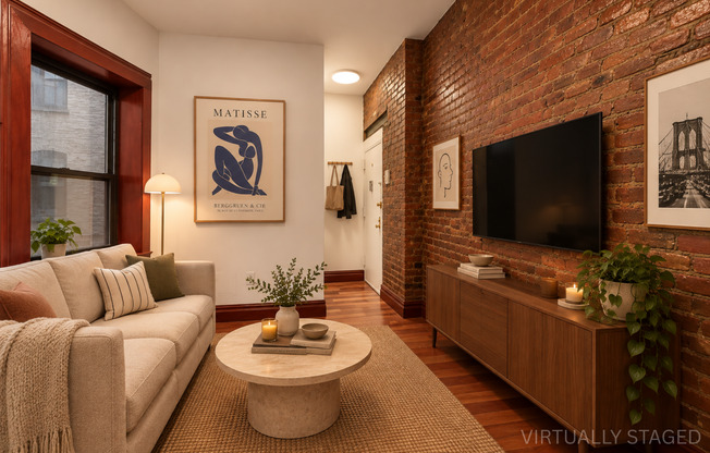 214 E 82 ST