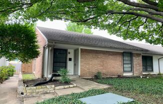 Townhome For Rent in Dallas - 3 Bedrooms/2 Baths