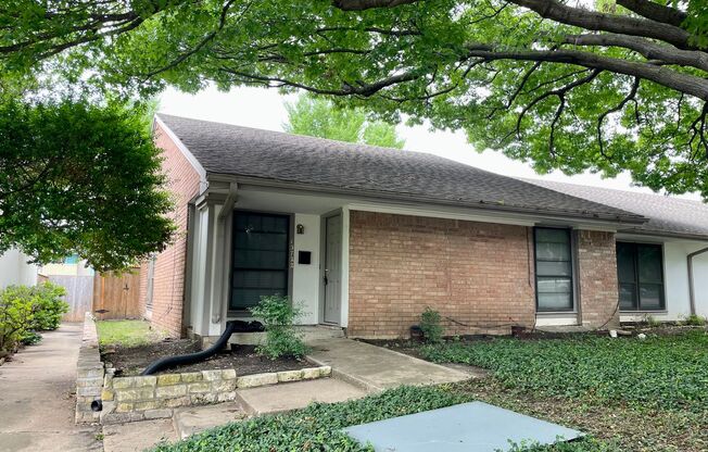 Townhome For Rent in Dallas - 3 Bedrooms/2 Baths