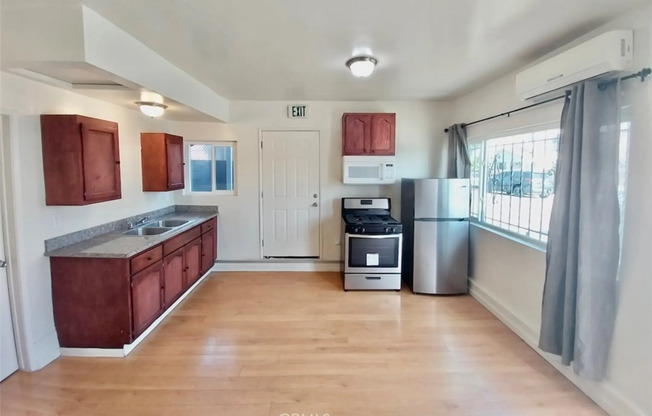 7053 3 AVE