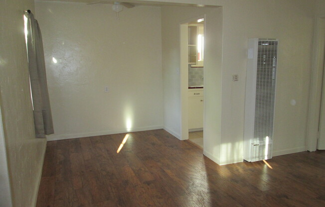 1834-36 Chalcedony St.