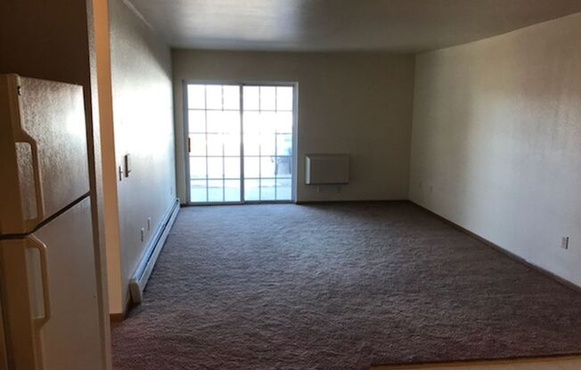 2 beds, 1 bath, 900 sqft, $899