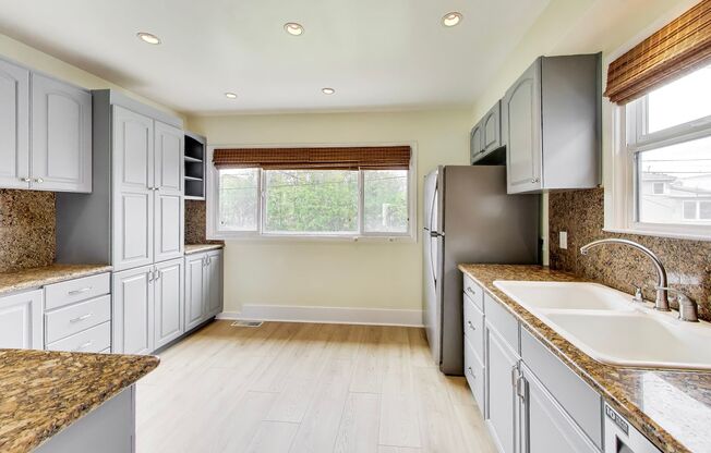Welcome to 163 Clearfield Drive, a detached single family home in San Francisco’s coveted Lakeshore neighborhood offering space, privacy, and exceptional convenience.