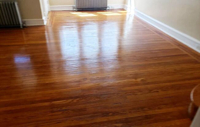 Gorgeous 3-Bed Townhome in Olney! Available NOW!