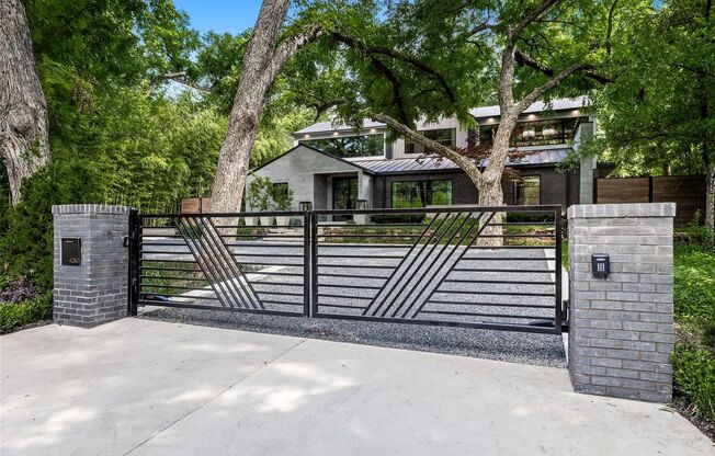 4280 Shorecrest Drive