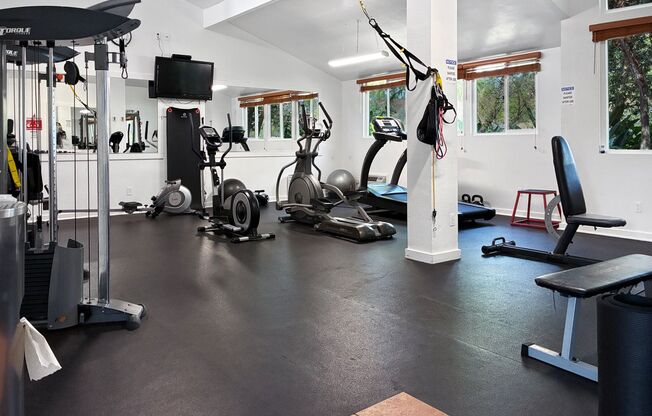 2 beds, 1 bath, 880 sqft, $2,538, Unit 007