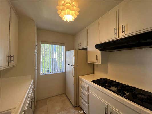 1 bed, 1 bath, 700 sqft, $2,300