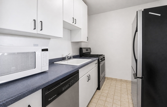 1 bed, 1 bath, 833 sqft, $3,100, Unit 21B
