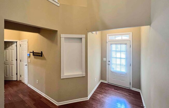 Fabulous 3 BR/2.5 BA Townhome in Marietta!