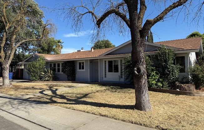 Single story home in east Modesto!