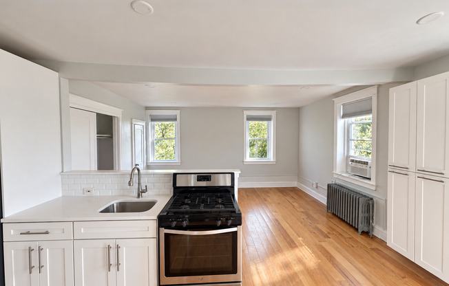 Studio, 1 bath, $1,100, Unit 44