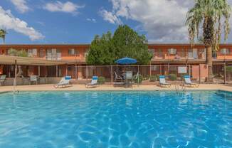 Welcome to Country Club Apartments