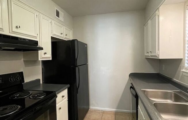 2 beds, 2 baths, 931 sqft, $1,195, Unit 02-0216