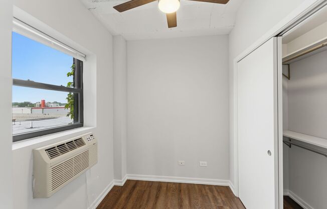 2 beds, 1 bath, 562 sqft, $2,250, Unit 702