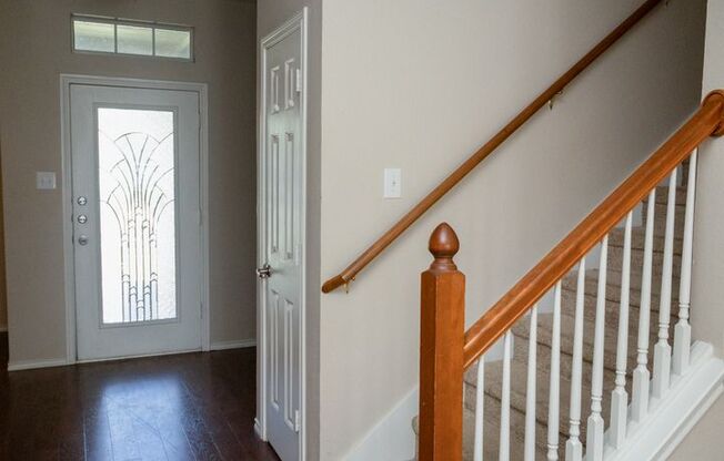 Beautiful 2 story home!Fabulous house loaded with upgrades.Kitchen with breakfast area & access to Formal Dining.