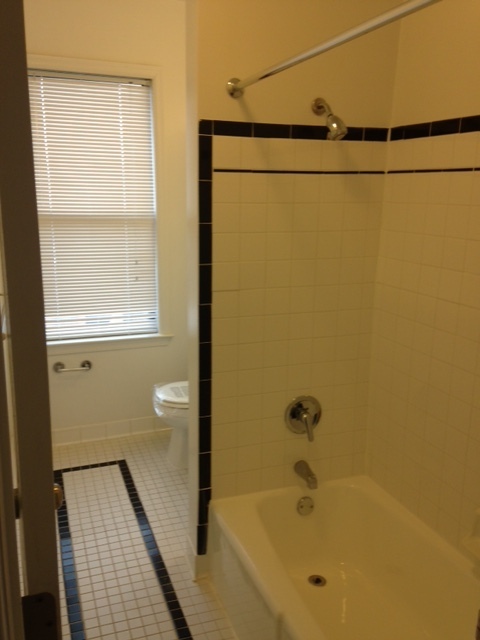 1 bed, 1 bath, 655 sqft, $3,280, Unit W302