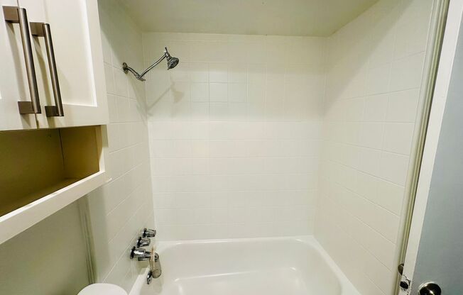 2 beds, 1.5 baths, 957 sqft, $1,675, Unit 112