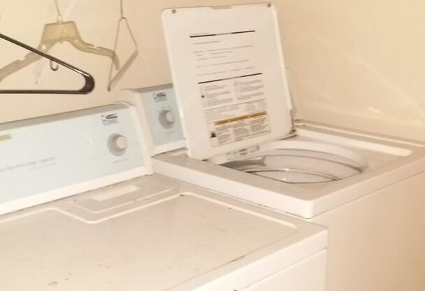 Luxury and Spacious, 1st floor condo with Water/sewer and trash included!
