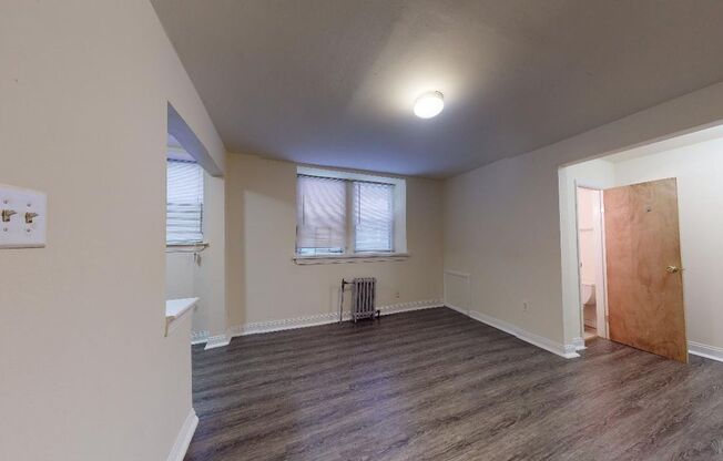 Studio, 1 bath, 295 sqft, $920, Unit B10