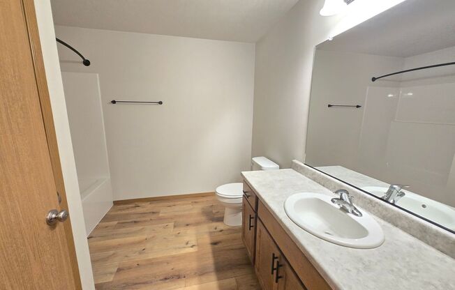 1 bed, 1 bath, 756 sqft, $1,195, Unit 3400 301