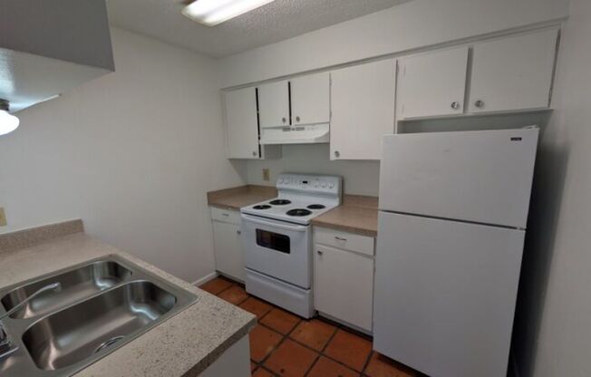 1 bed, 1 bath, 760 sqft, $800, Unit *255