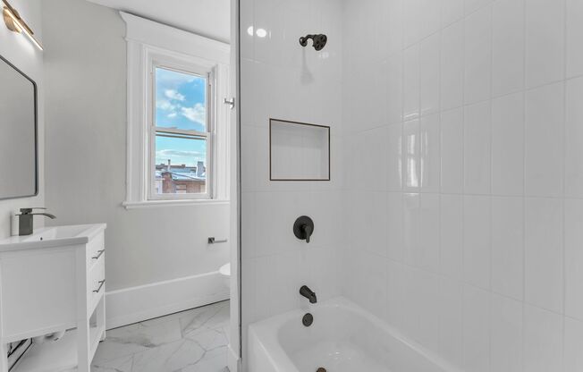 3 beds, 2 baths, 7 sqft, $3,100, Unit 3W