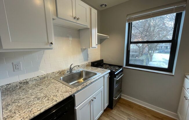 1 bed, 1 bath, 600 sqft, $1,399, Unit 5631 Rippey St. #A1