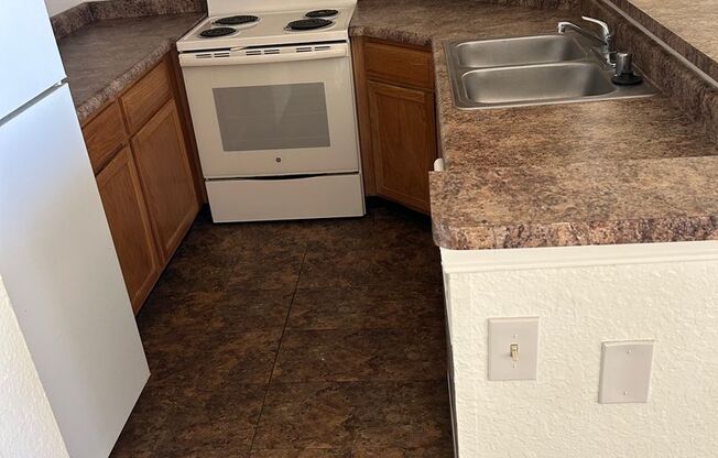 2 beds, 1 bath, 861 sqft, $970, Unit 56