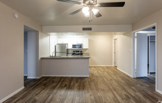 2 beds, 1 bath, 810 sqft, $1,395, Unit 66
