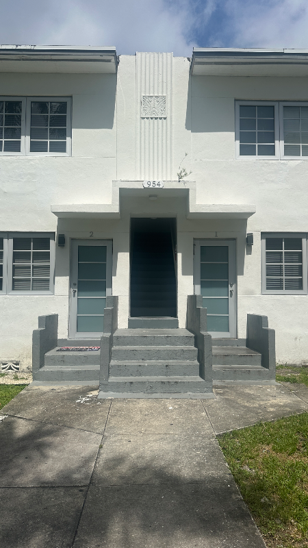 954 SW 2 ST