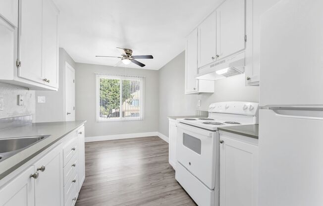 2 beds, 2 baths, 950 sqft, $1,725, Unit 89