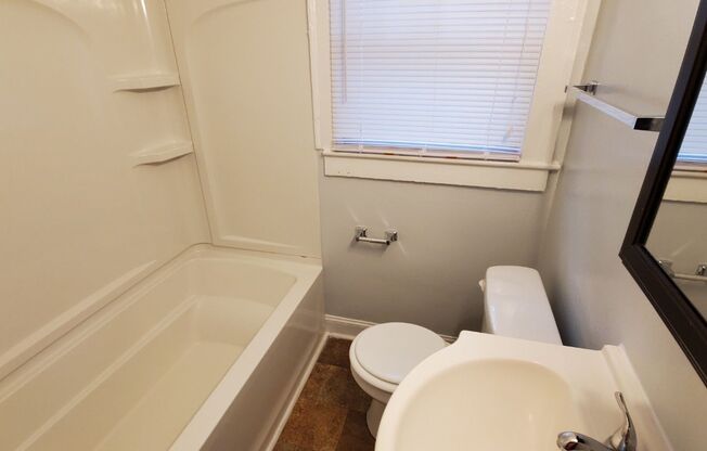 2 beds, 1 bath, $1,095