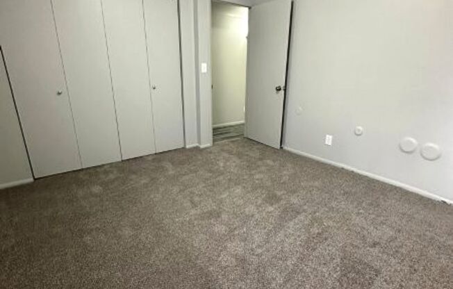 2 beds, 1 bath, 864 sqft, $1,195, Unit Unit 13