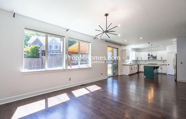 Updated Luxury Home on Mount Scott - 4 Bedrooms!