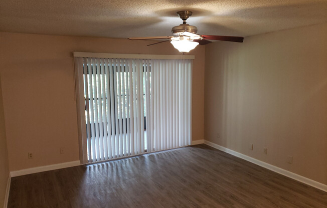 3 beds, 2 baths, $1,400