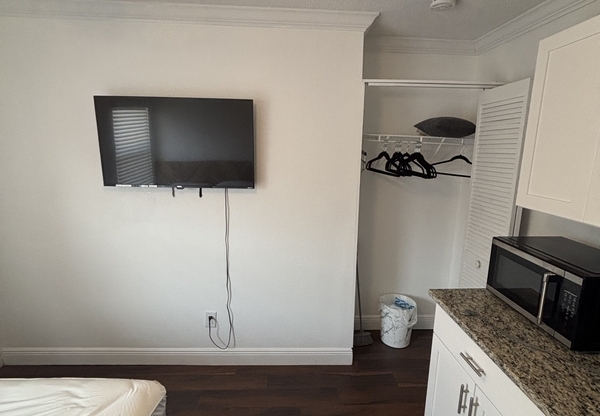 1624 CORAL WAY