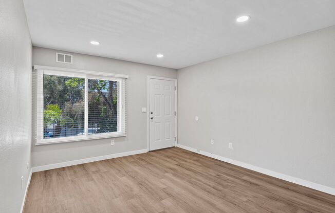 2 beds, 1 bath, 760 sqft, $2,699, Unit 40-213